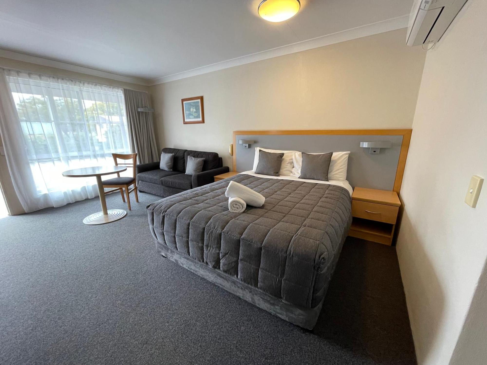 נווארה George Bass Motor Inn מראה חיצוני תמונה